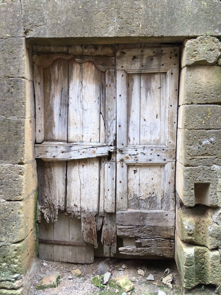 cánh cửa cũ